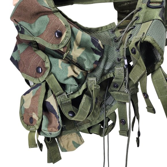 Tactical Camouflage Load‎ Bearing Vest Multiple Pockets & Adjustable Straps - Picture 3 of 6